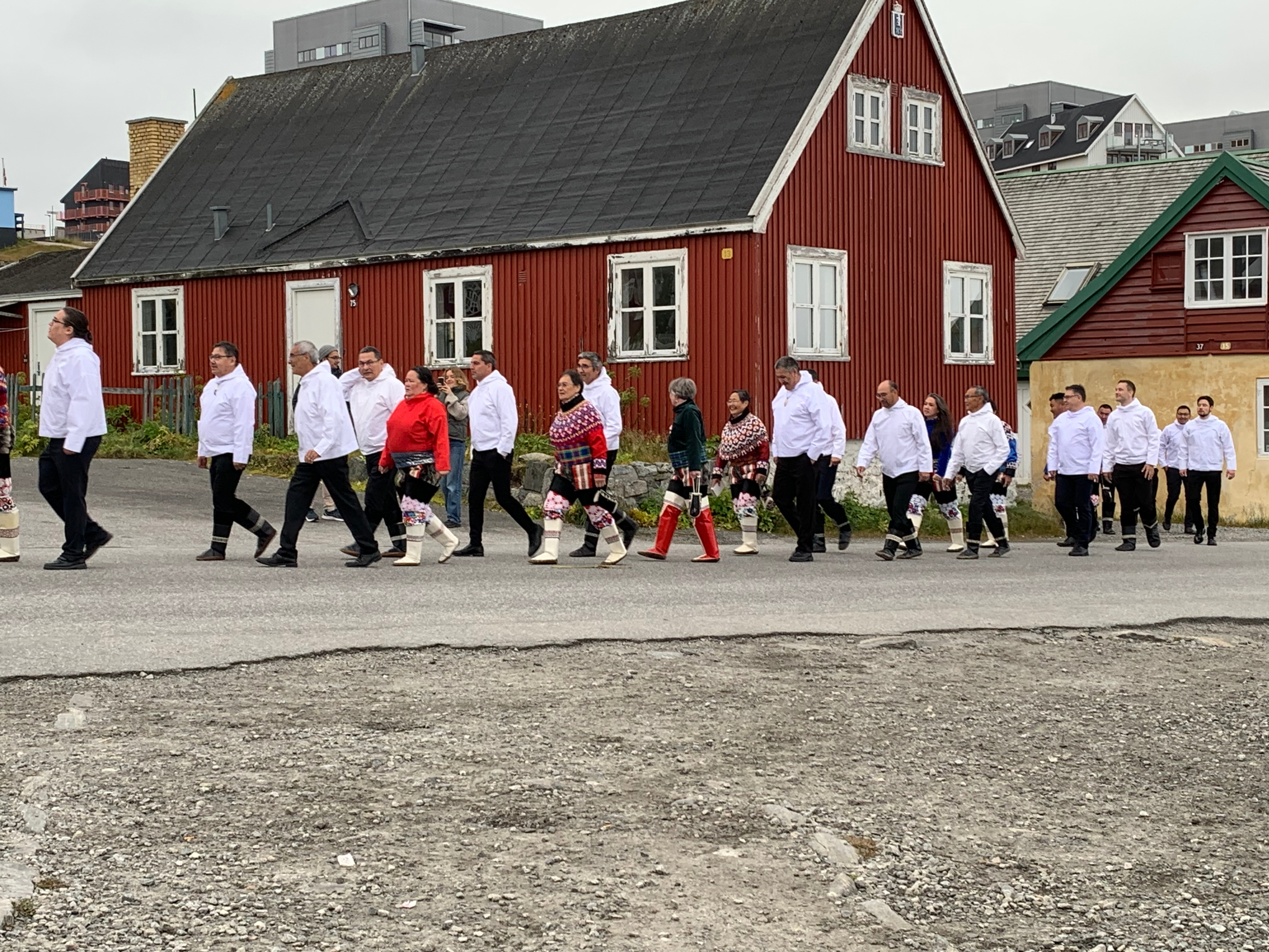 Den 22. september åbnede efterårssamlingen i Inatsisartut, Grønlands parlament. Åbningsceremonien bestod af optog fra Hans Egedes hus til domkirken, hvor der blev holdt gudstjeneste inden optoget fortsatte til Inatsisartutsalen.